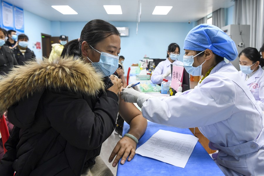 В континентальной части Китая введено более 2,96 млрд доз вакцин от COVID-19
