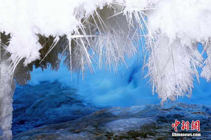 Сказочная картина ледопада на севере Китая