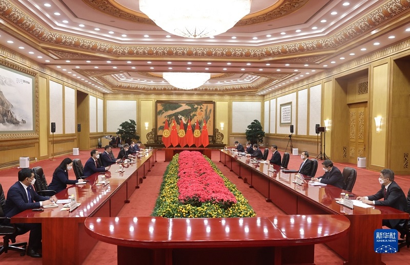 Си Цзиньпин провел встречу с президентом Кыргызстана С. Жапаровым