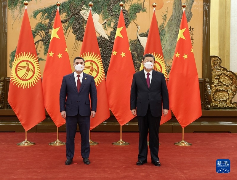 Си Цзиньпин провел встречу с президентом Кыргызстана С. Жапаровым