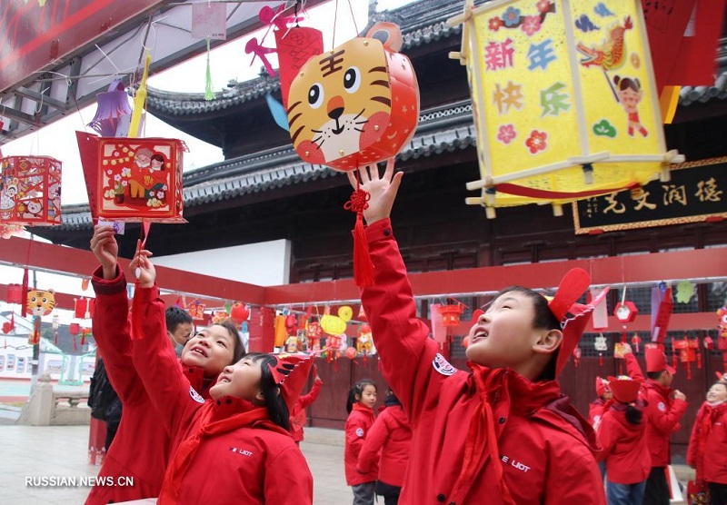 По всему Китаю встречают Праздник фонарей