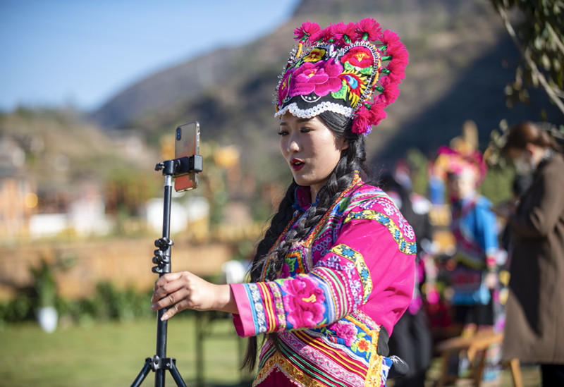 В провинции Юньнань состоялся "фестиваль иских костюмов"