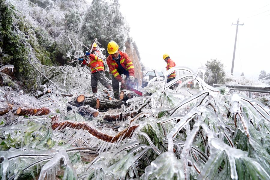 Более 100 тыс человек пострадали от экстремальных холодов на юге Китая