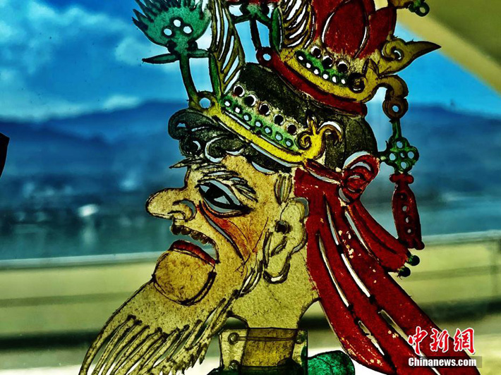 Фигурки-персонажи для театра теней из провинции Цинхай