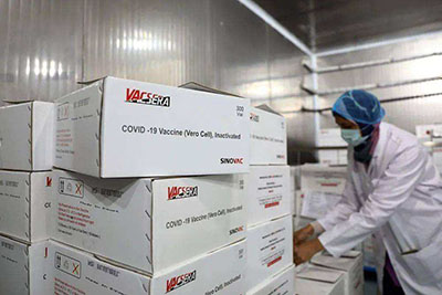 Китай сотрудничает с более 10 странами в производстве вакцин от коронавируса
