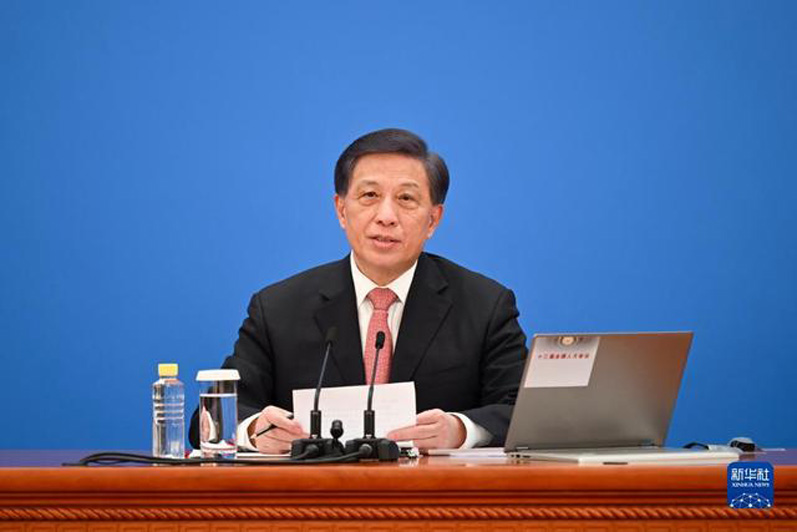Представитель сессии ВСНП назвал Закон КНР о противодействии иностранным санкциям защитной мерой для реагирования на сдерживание и притеснение