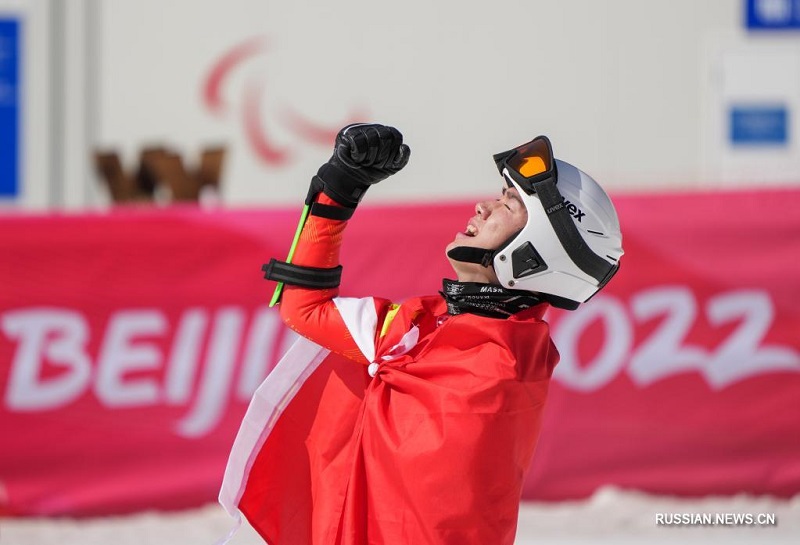 Лян Цзинъи завоевал золото в соревнованиях по горнолыжному спорту в дисциплине супергигант в классе "стоя" на зимних Паралимпийских играх-2022
