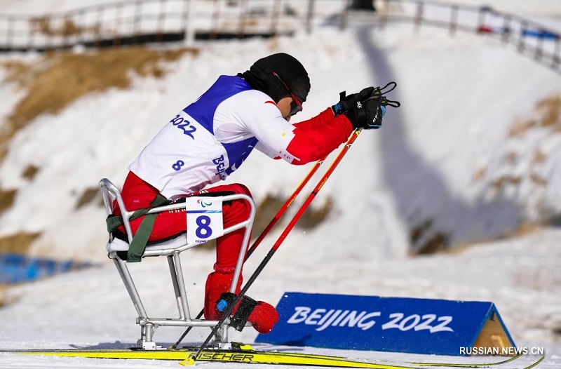 Китайские лыжники заняли первое и второе места в гонках на длинные дистанции на зимних Паралимпийских играх-2022