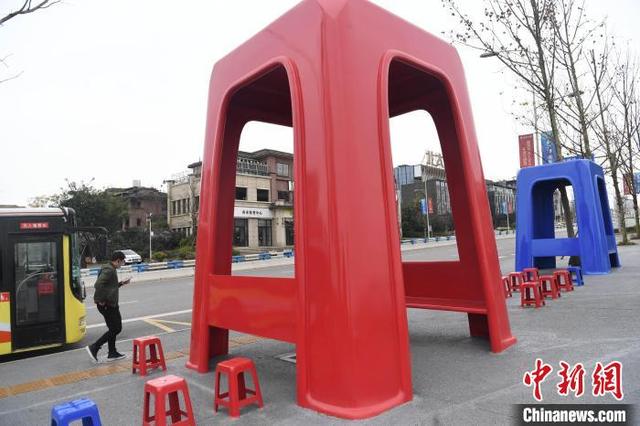 Необычная инсталляция на улице города Чунцина