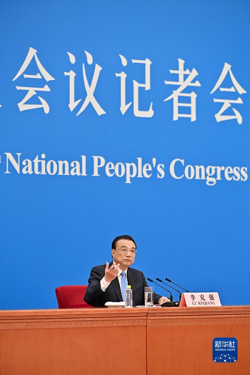 Китай твердо придерживается курса "одно государство, два строя" в отношении САР Сянган -- премьер Госсовета КНР Ли Кэцян