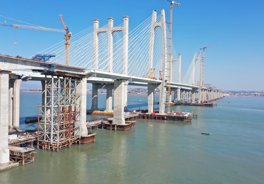 Проект первой в Китае трансморской высокоскоростной железной дороги вступил в стадию укладки рельсов