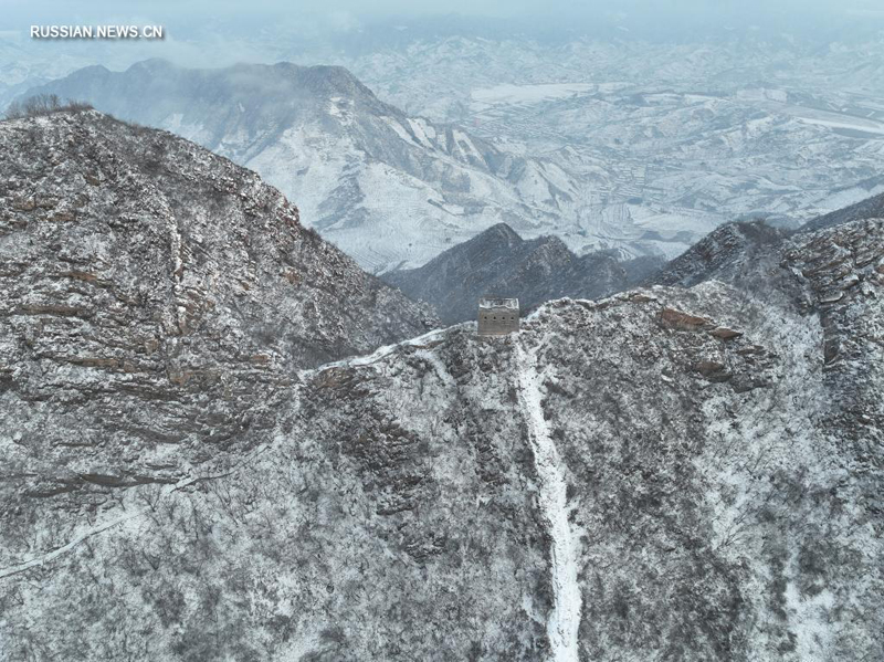 Участки Великой Китайской стены в провинции Хэбэй после снегопада