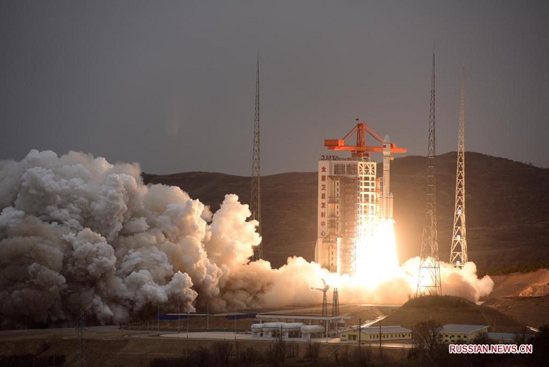 Китайская ракета-носитель, модифицированная твердотопливными ускорителями, совершила первый полет