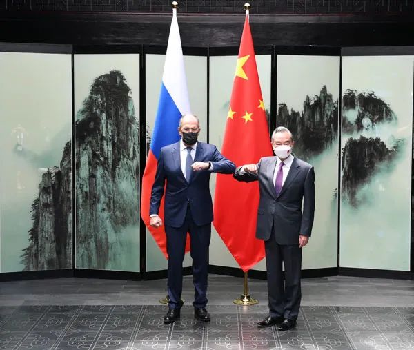 Министр иностранных дел КНР Ван И провел переговоры с Сергеем Лавровым