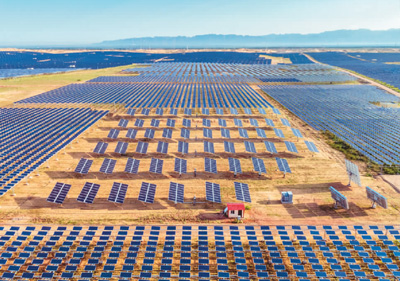 На севере Китая объединяют выработку солнечной энергии и борьбу с опустыниванием