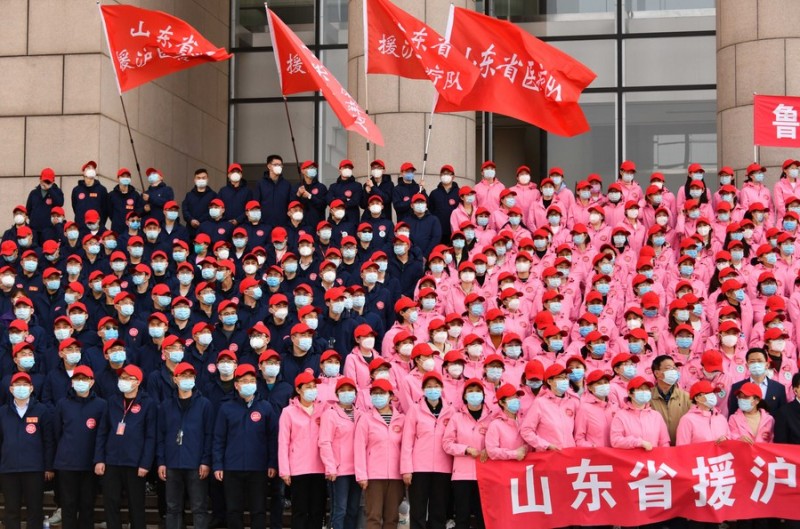 Тысячи медработников из разных регионов Китая приехали в Шанхай, чтобы помочь в борьбе с эпидемией COVID-19