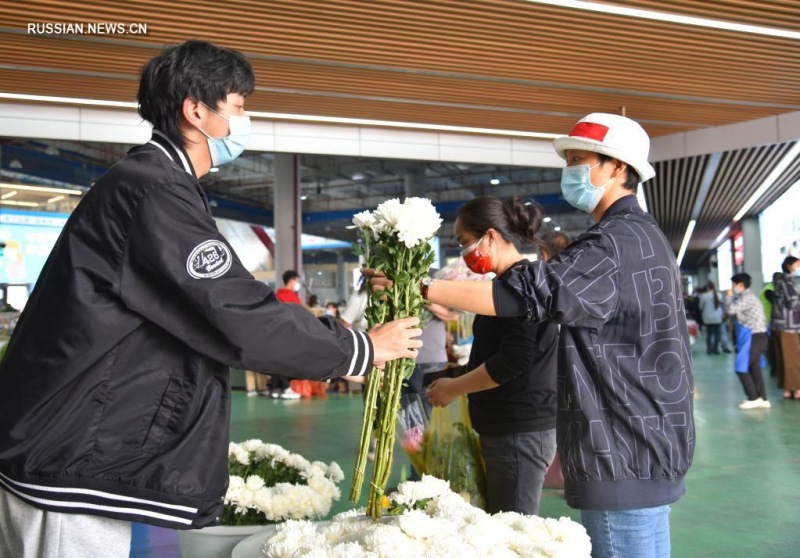 Свежие цветы пользуются все большей популярностью во время праздника Цинмин
