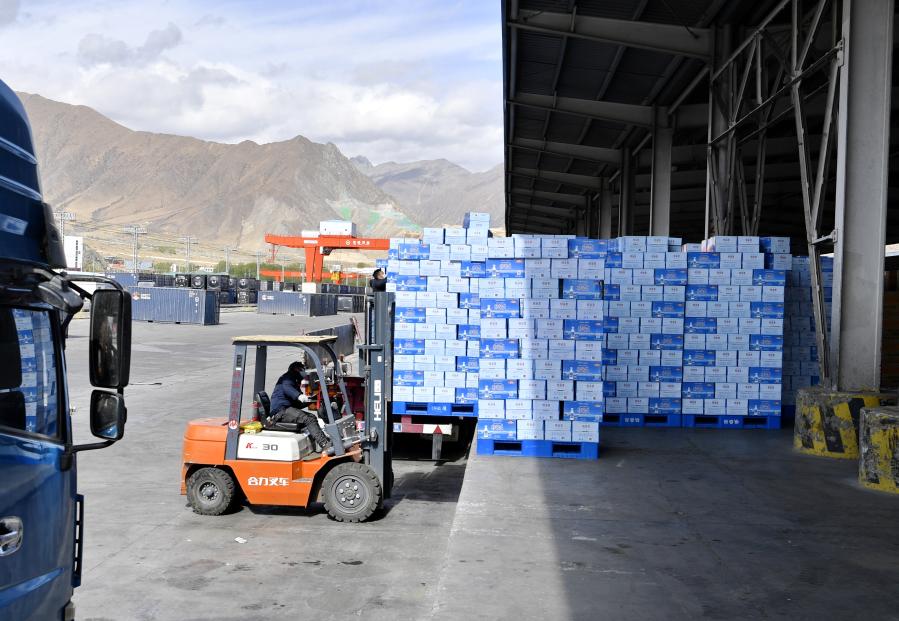 Тибет пожертвовал продукты для поддержки Шанхая и Цзилиня в борьбе с COVID-19