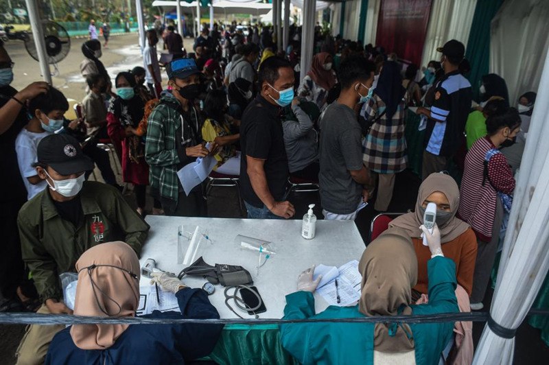 99,2 проц населения Индонезии приобрели антитела к COVID-19 -- серологическое исследование