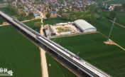 Китайский высокоскоростной комплексный поезд нового поколения “Фусин” был введен в эксплуатацию