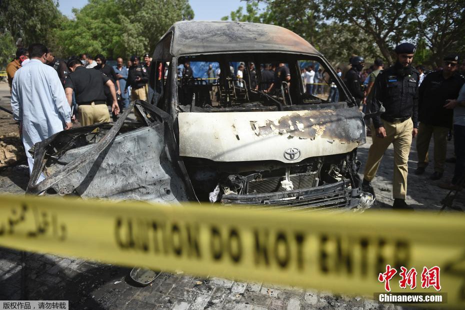 МИД КНР: ответственных за теракт в Карачи ждет расплата