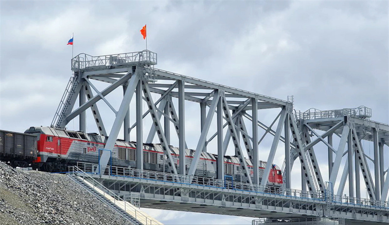 Завершено строительство российской части железнодорожного моста через реку Хэйлунцзян между Китаем и Россией
