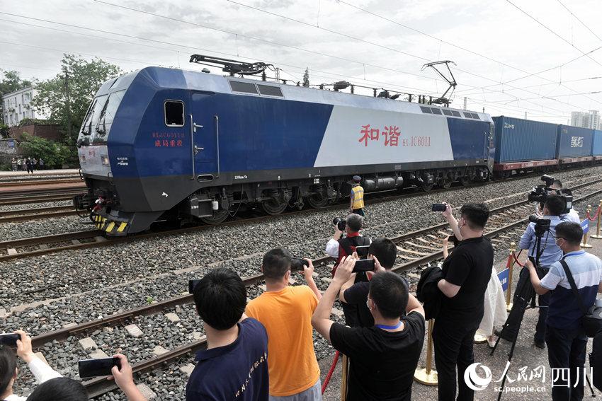В г. Нэйцзян запущен первый грузовой поезд по маршруту Китай-Европа