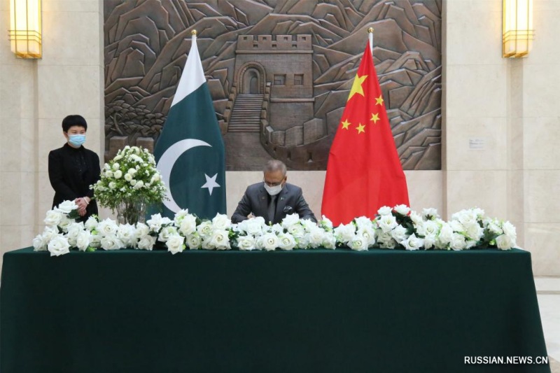 Пакистан продолжит развивать отношения с Китаем вопреки теракту в Карачи -- президент