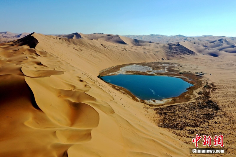 Пустынные озера на северо-западе Китая