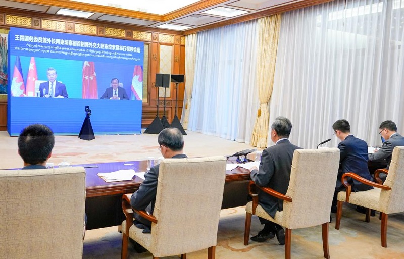 Ван И в разговоре с главой МИД Камбоджи призвал мировое сообщество больше прислушиваться к голосу Азии