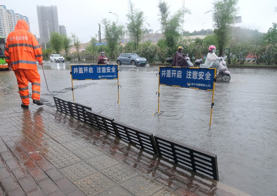 В Гуанси-Чжуанском АР около 50 тыс. человек пострадали от проливных дождей