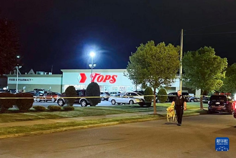 По меньшей мере 10 человек погибли в результате стрельбы в супермаркете США
