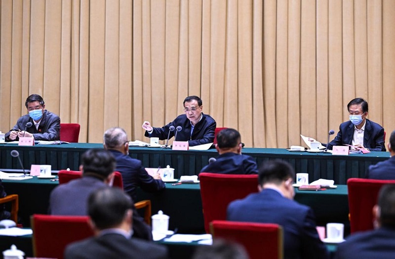 Премьер Госсовета КНР подчеркнул необходимость ускорить реализацию макроэкономической политики