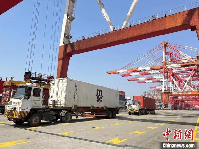 Контейнерооборот Шанхайского порта стабильно восстанавливается благодаря эффективным противоэпидемическим мерам