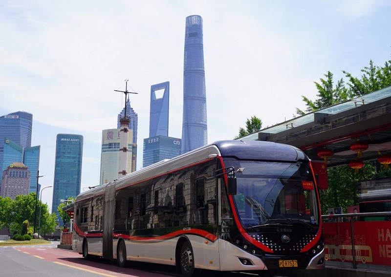 Власти Шанхая частично возобновили движение городского пассажирского транспорта