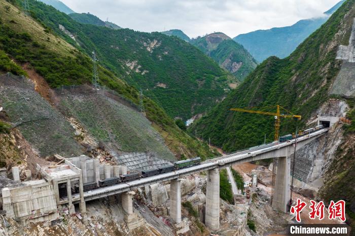 Строительство второй железной дороги Чэнду-Куньмин будет завершено к концу этого года
