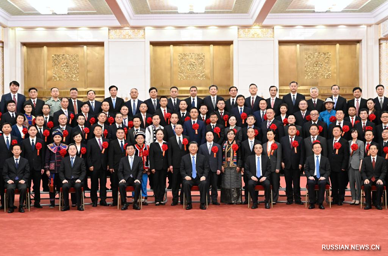 Си Цзиньпин встретился с участниками совещания по работе о рассмотрении жалоб от населения