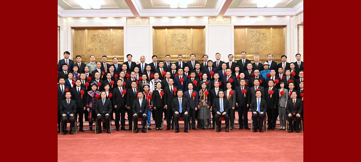 Си Цзиньпин встретился с участниками совещания по работе о рассмотрении жалоб от населения