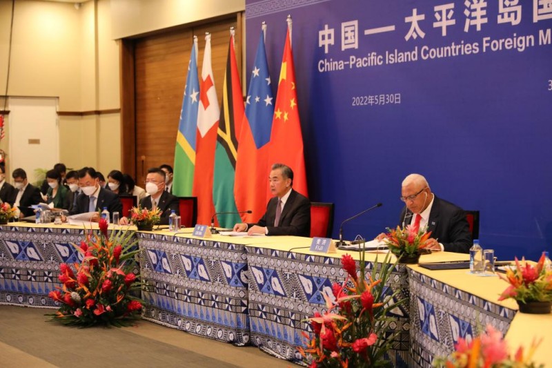 Китай готов укреплять всеобъемлющее стратегическое партнерство с островными тихоокеанскими государствами -- Ван И