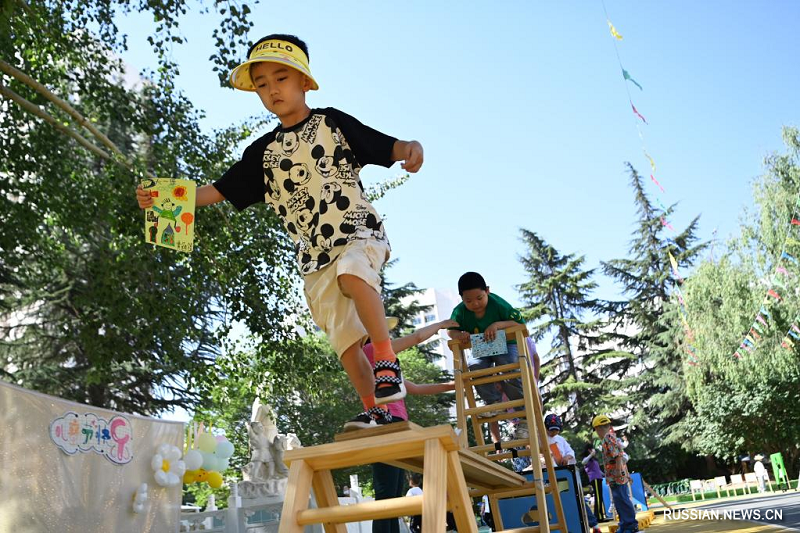 Китайские дети отмечают Международный день защиты детей
