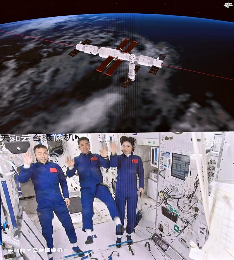  Экипаж "Шэньчжоу-14" вошел в основной модуль космической станции