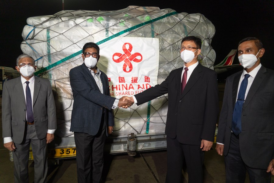 В Шри-Ланку прибыла первая партия экстренной гуманитарной медицинской помощи Китая