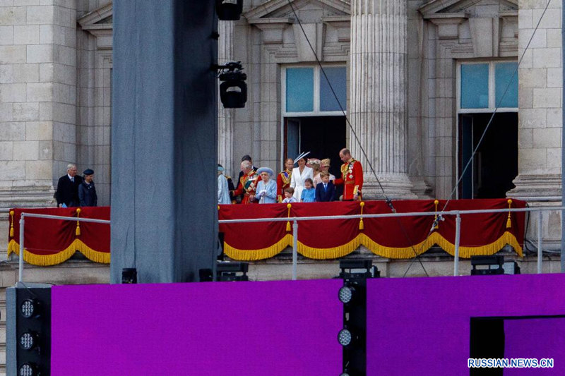 Королева Елизавета II клянется продолжать служить народу после 70-летнего правления