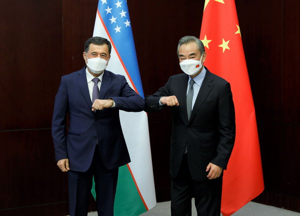 Ван И провел переговоры с и.о. министра иностранных дел Узбекистана В. Норовым