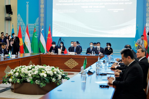 Ван И принял участие в третьей встрече глав МИД в формате "Китай + 5 стран Центральной Азии"