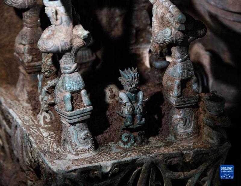 В 6 жертвенных ямах Саньсиндуя было обнаружено почти 13 000 новых культурных реликвий