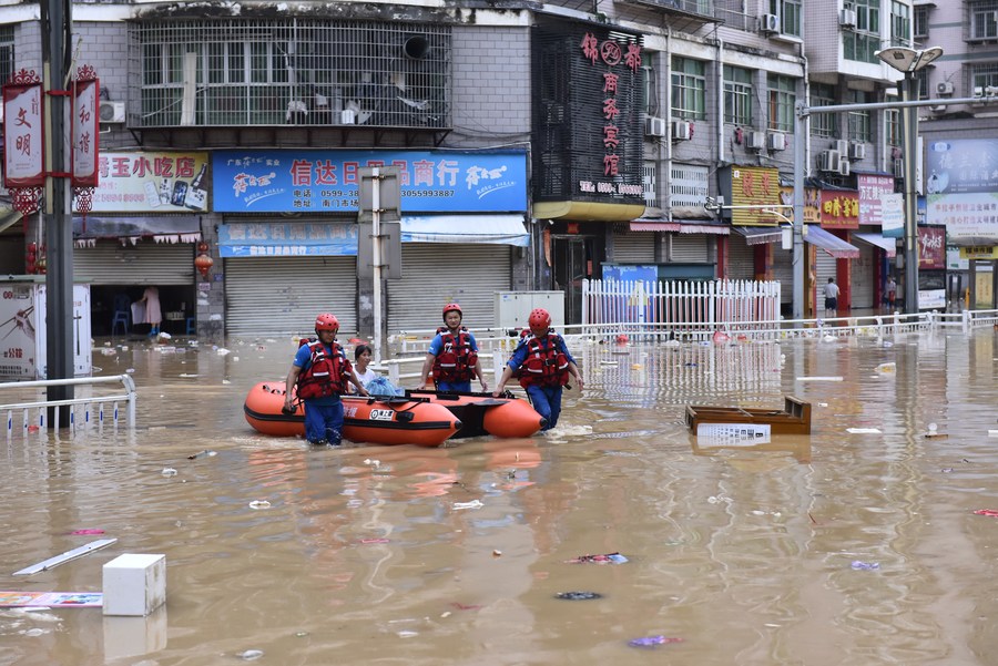 Около 220 тыс. человек эвакуированы из-за сильных дождей в пров. Фуцзянь