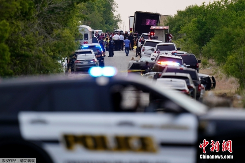 Более 40 мигрантов найдены мертвыми в грузовике в американском штате Техас