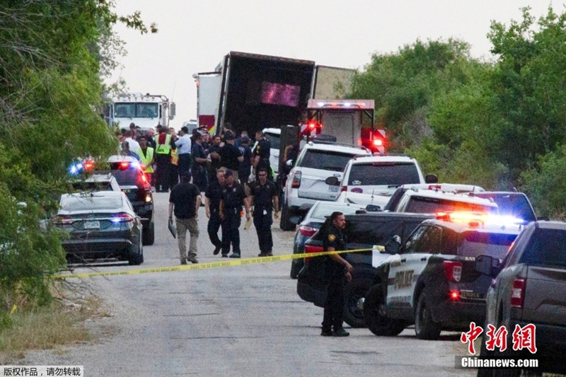 Более 40 мигрантов найдены мертвыми в грузовике в американском штате Техас