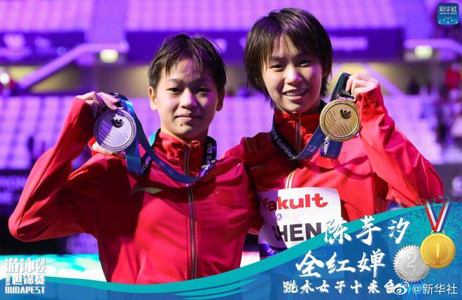 Китайские девушки завоевали золотую и серебряную медали в соревнованиях по прыжкам в воду с 10-метровой вышки среди женщин на 19-м Чемпионате мира по плаванию